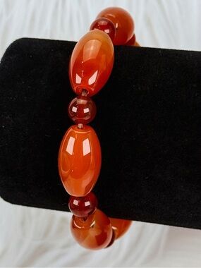 Orange, red agate carnelian stone stretch beaded bracelet